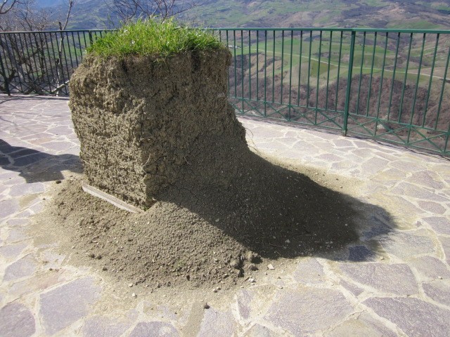 Cubo di terra 003 (1)