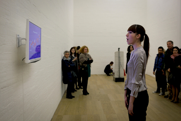 Elena Mazzi, Elisa Strinna, Articolazioni Oltre il Linguaggio, la materia e le sue declinazioni, Performance vocale, 3 m, 2013-2014. Da Juliet Art Magazine